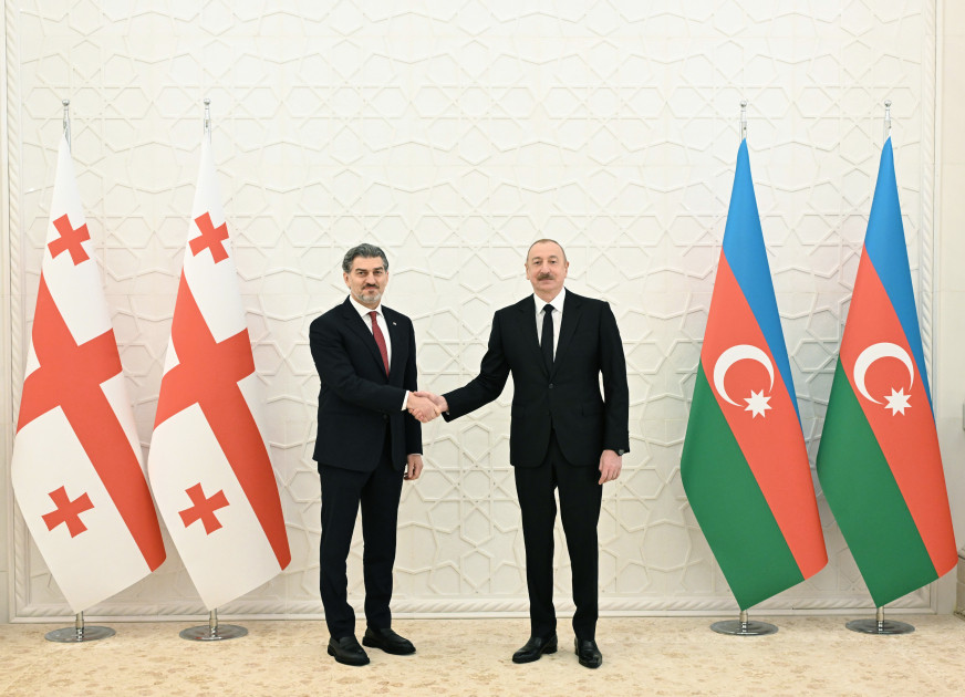 Azərbaycan və Gürcüstan prezidentləri mətbuat bəyanatlarla çıxış edirlər