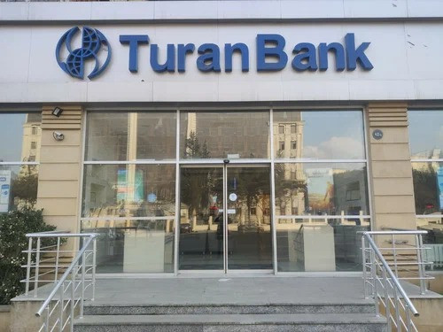 \"Turan Bank\"ın əməkdaşları qəzaya düşdü - FOTO