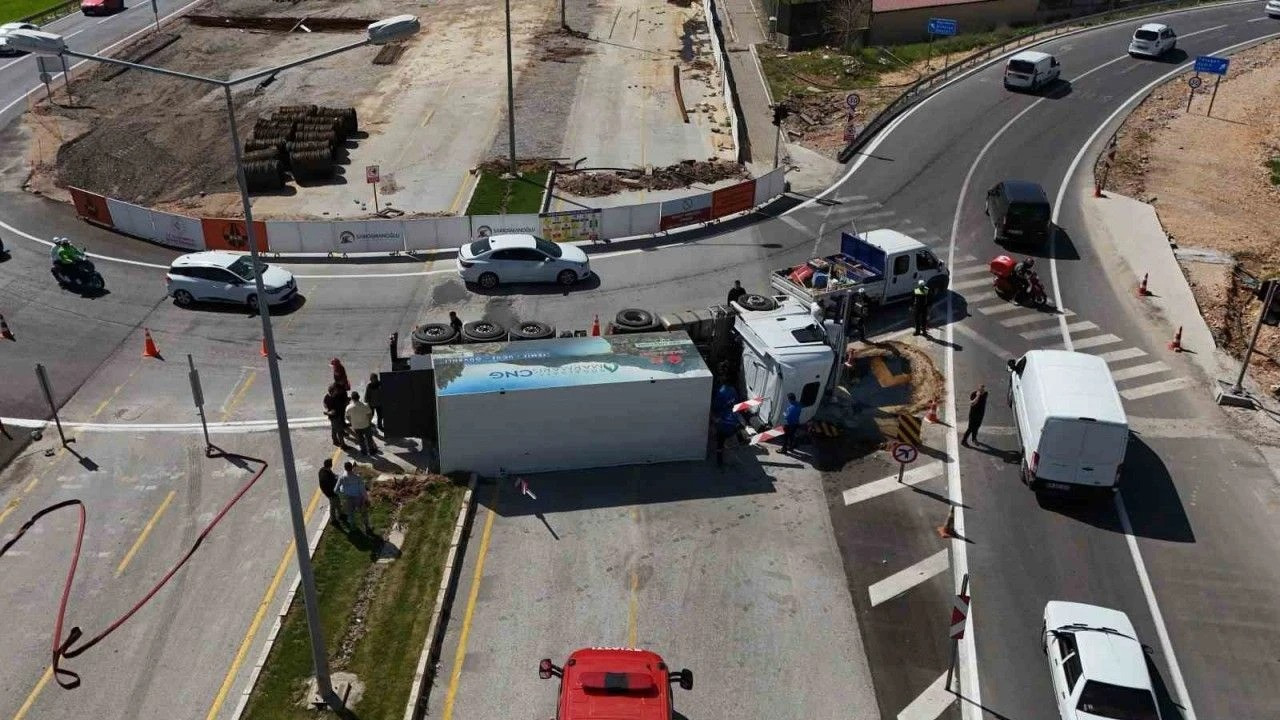 Təbii qazla dolu tır aşdı