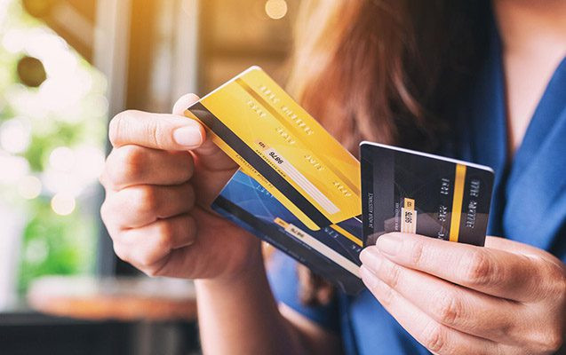 Bir gündə bank kartlarından 21394 manat oğurlandı
