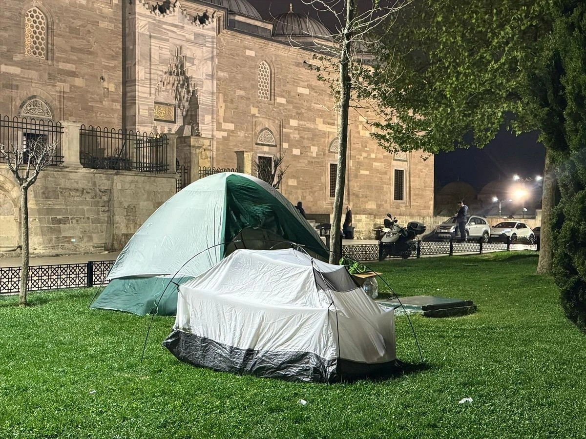 İstanbullular parklarda gecələdilər - ZƏLZƏLƏ TƏŞVİŞİ&nbsp;
