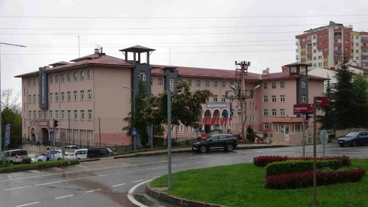 Valideyn müəllimə hücum etdi - Məktəbdə dava