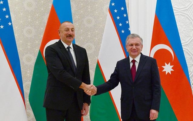 Mirziyoyev İlham Əliyevə zəng etdi