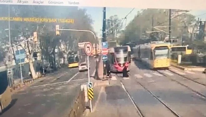 Tramvayın vurduğu qadın ÖLDÜ