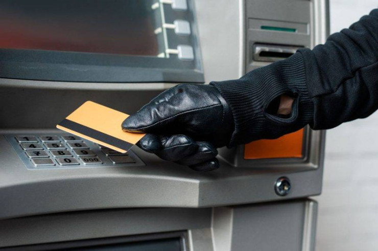 Bank kartları yenə qarət olundu - 12 329 manat oğurlandı