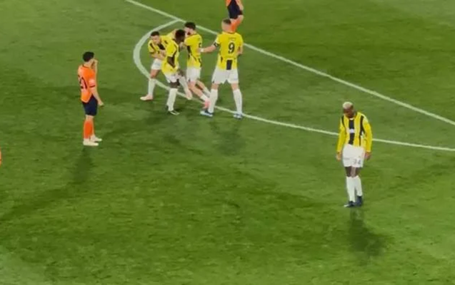 “Fənərbaxça” futbolçuları arasında gərginlik - VİDEO
