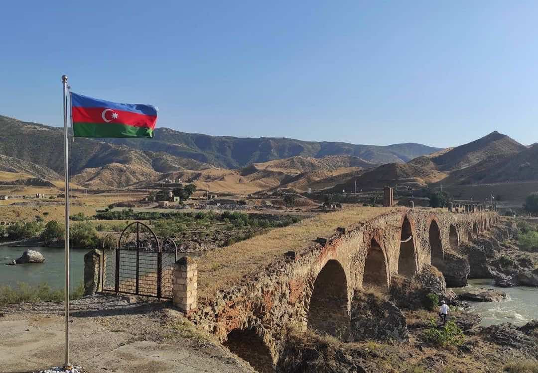 Xudafərin körpüsünü qazmaq istədilər: Tutuldular - VİDEO