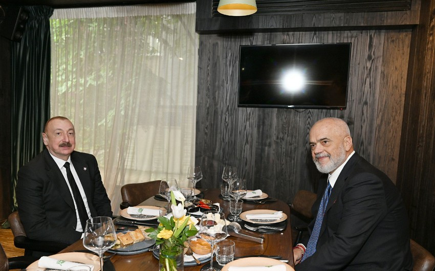 İlham Əliyev Baş nazirlə işçi naharda