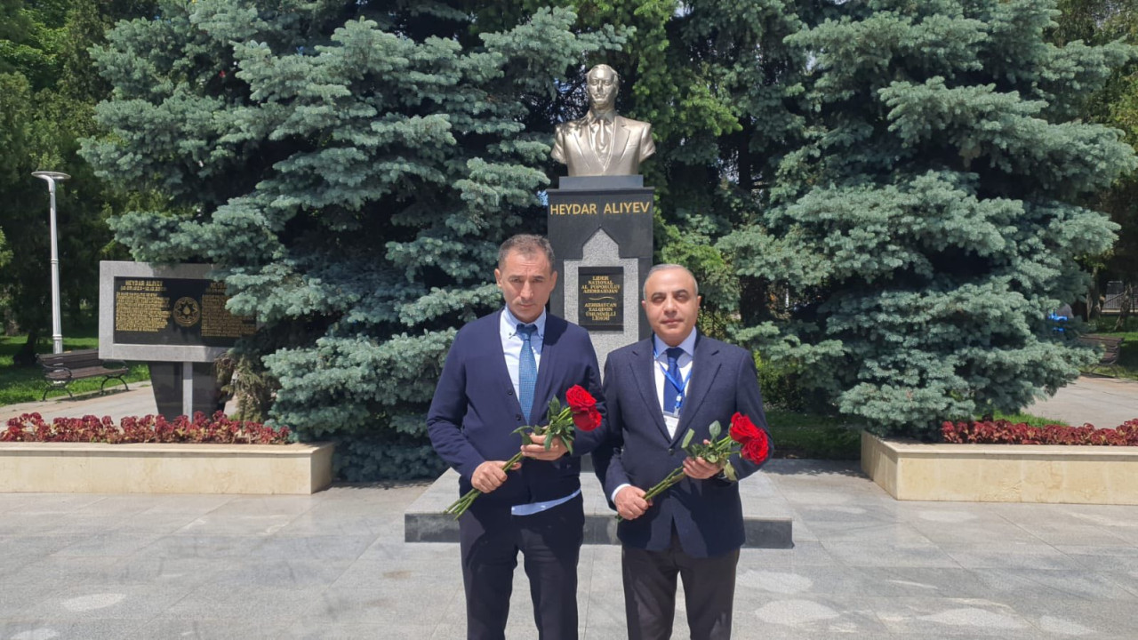 Buxarestdə Heydər Əliyevin büstü ziyarət olundu - FOTOLAR