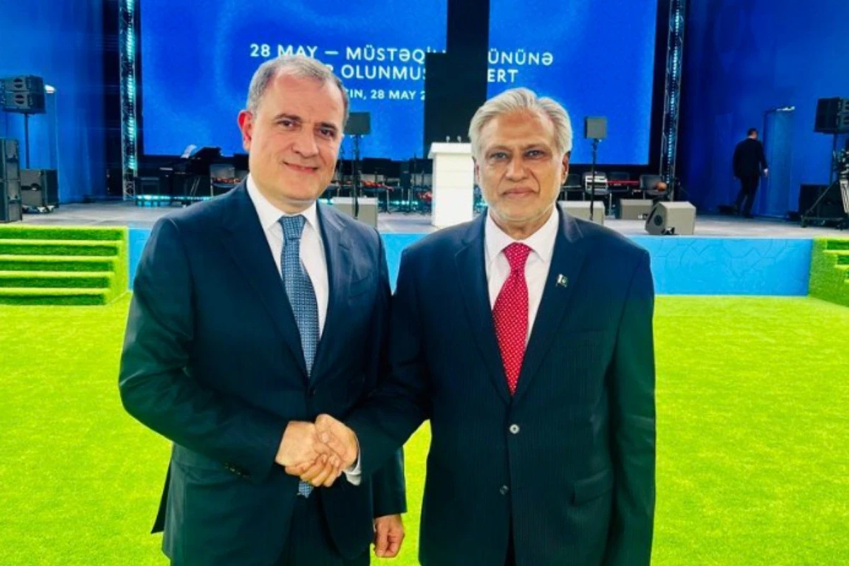 Ceyhun Bayramov pakistanlı həmkarı ilə görüşdü