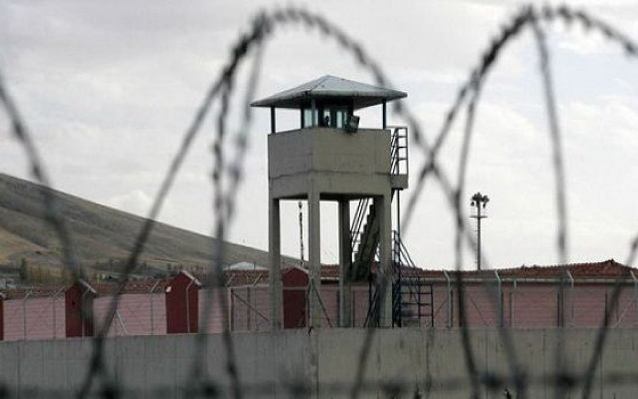 Bakıda cəzaçəkmə müəssisəsində dam uçdu - Xəsarət alan var