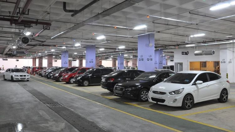 Bakıdakı ticarət mərkəzində parkinq qiymətləri qalxdı