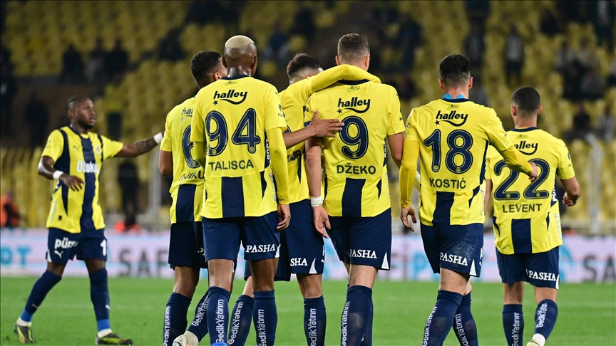 \"Fənərbaxça\" ulduz futbolçunu göndərdi