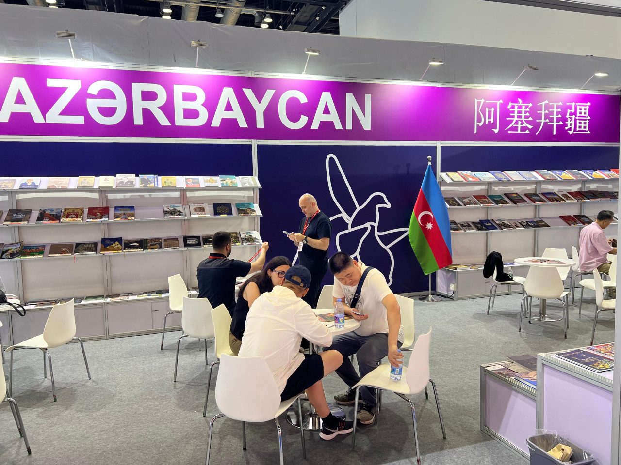 Azərbaycan nəşrləri Pekin Beynəlxalq Kitab Sərgisində - FOTOLAR