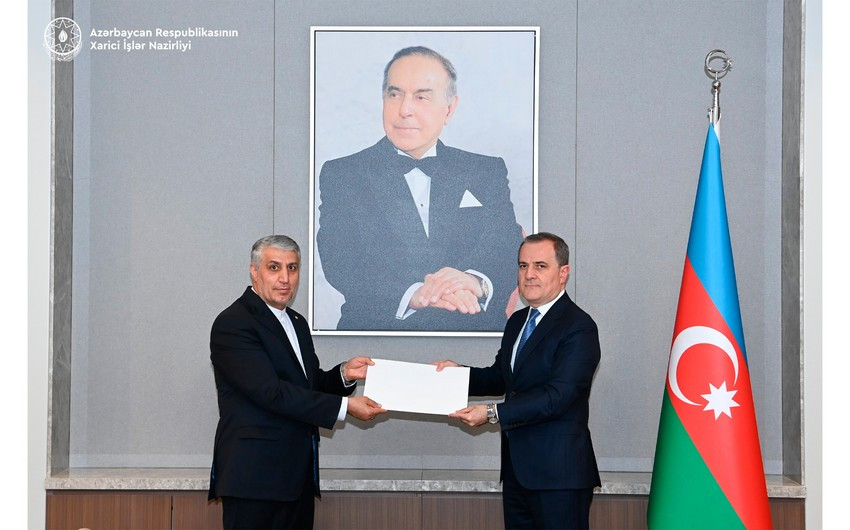 Ceyhun Bayramov İranın yeni səfiri ilə görüşdü - FOTOLAR