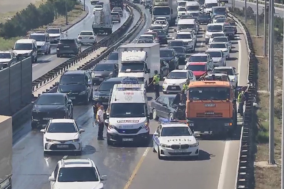 Bakı dairəvi yolda qəza - Tıxac yarandı