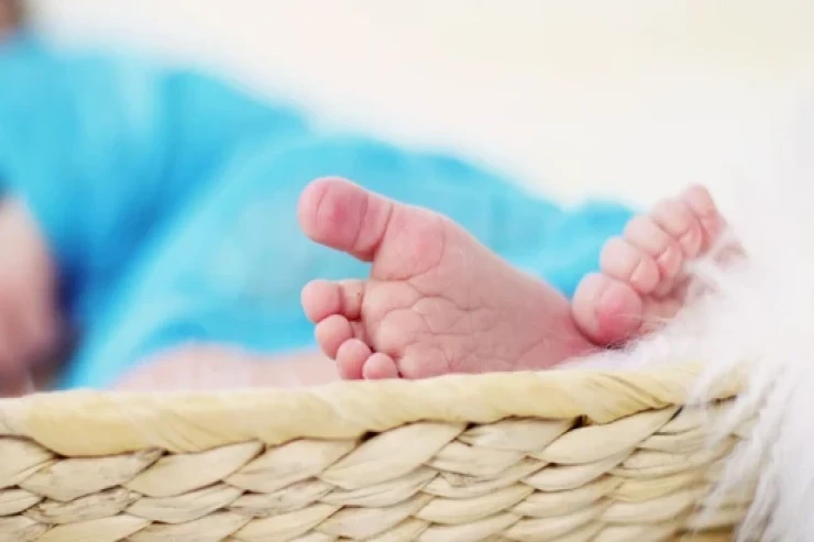 19 yaşlı ana yeni doğulan qızını çox ağladığı üçün öldürdü