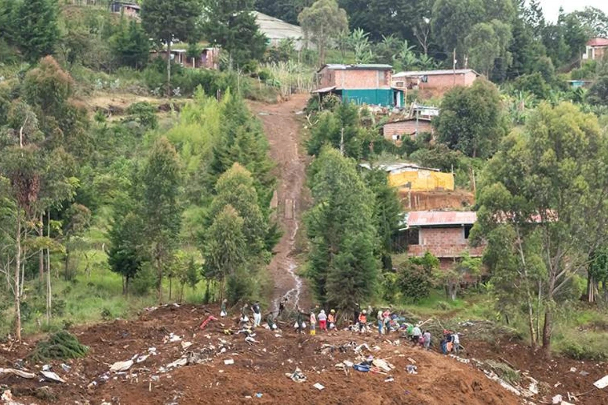 Kolumbiyada torpaq sürüşməsi - 23 nəfər öldü