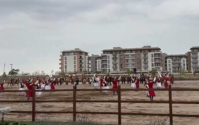 Ölkə liderləri Qarabağ atlarını izlədilər - FOTO/VİDEO