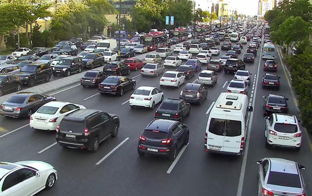 Paytaxtın 14 küçəsində tıxac var - Sürücülərin nəzərinə