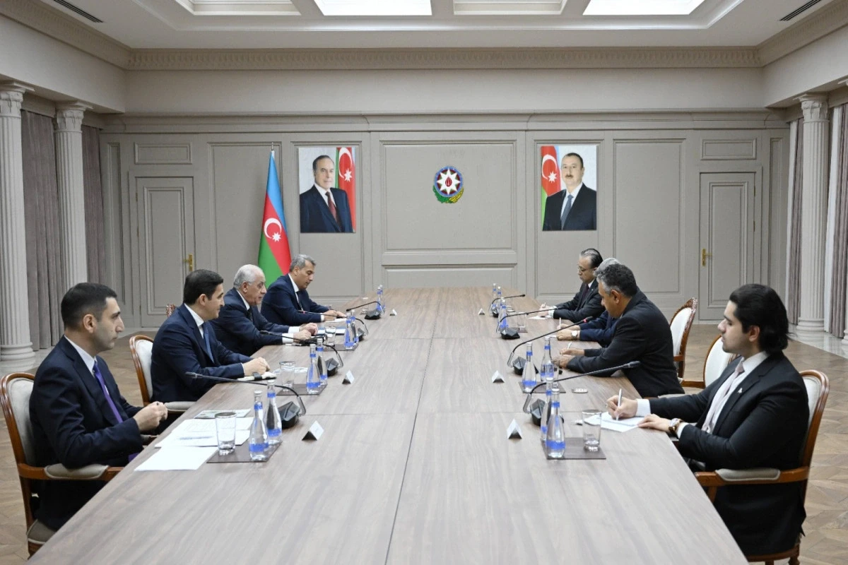 Əli Əsədov pakistanlı nazirlə müzakirə apardı