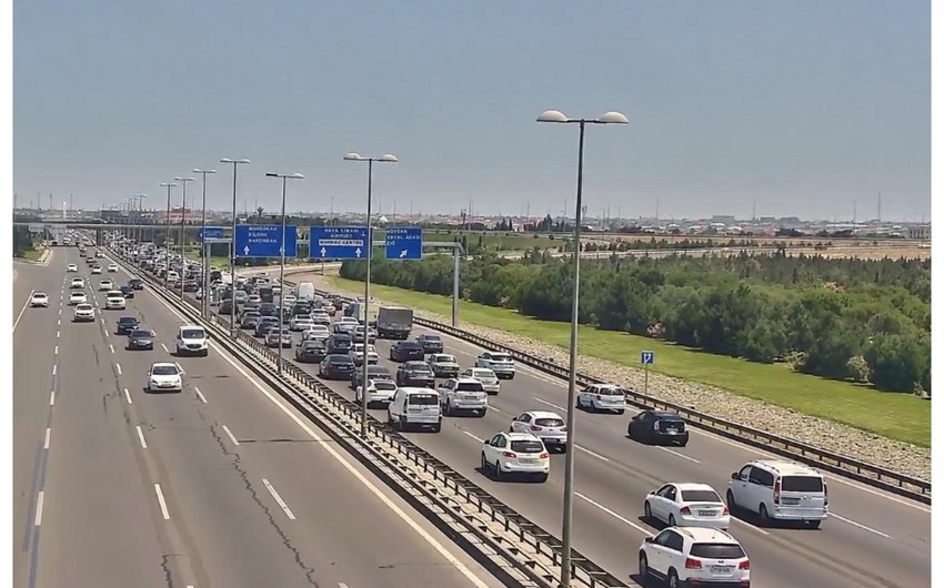 Aeroport yolunda qəza - Tıxac yarandı