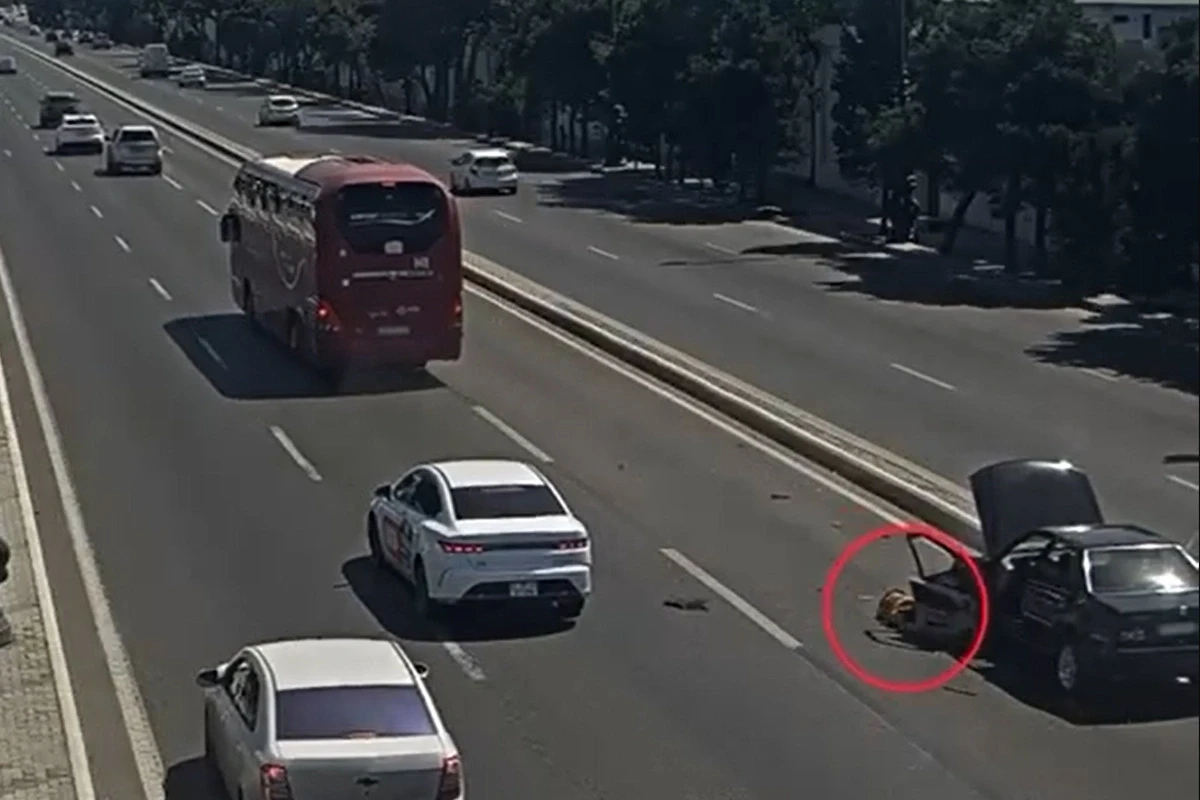 Bakıda avtobus nasaz avtomobilin sürücüsünü vurdu - ANBAAN VİDEO