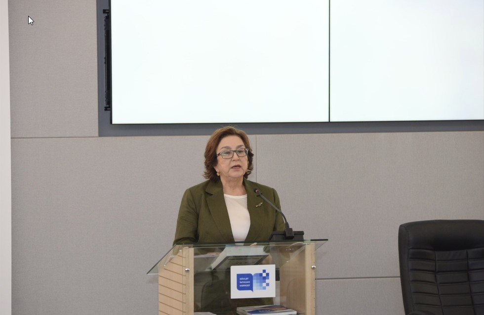 \" Mediada işimizi müzakirə edənlər sanki paralel həyatda yaşayır\"