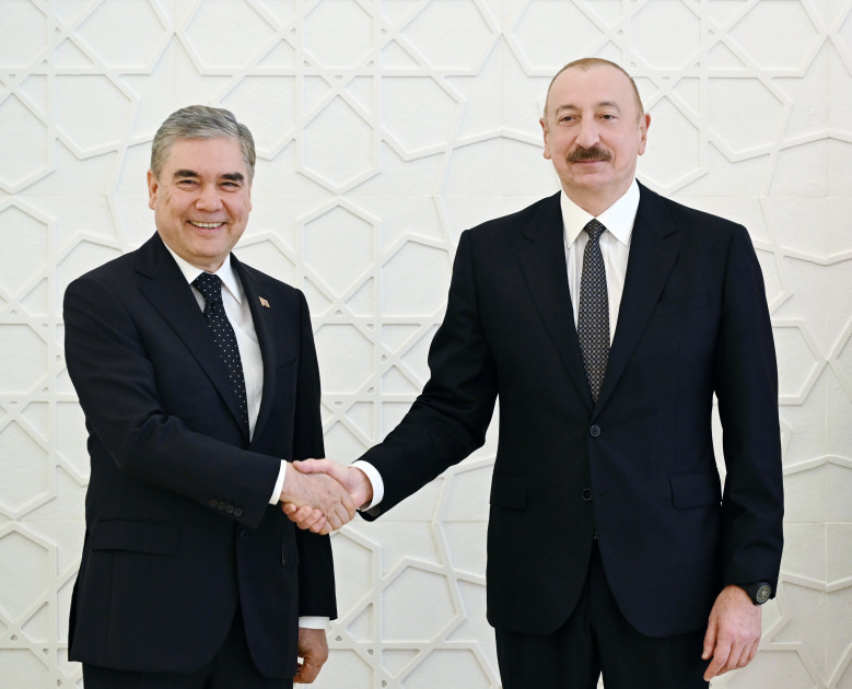 İlham Əliyev Qurbanqulu Berdiməhəmmədov ilə görüşdü