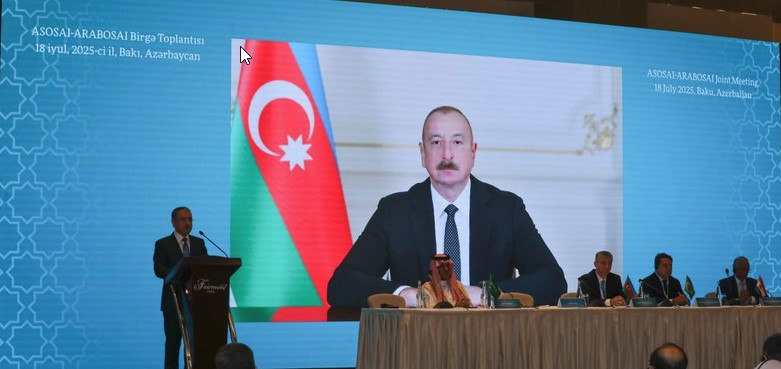 İlham Əliyev toplantı iştirakçılarına müraciət etdi