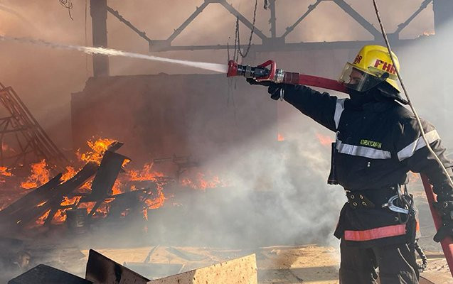 Tikinti materialları mağazası YANIR