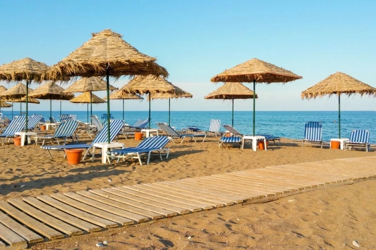 Sabah çimərliyə gedənlərin NƏZƏRİNƏ