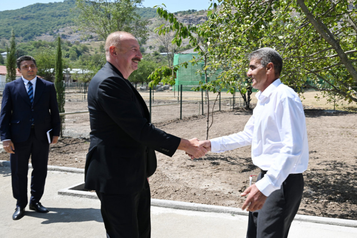 Prezident Kolatağda bərpa işləri ilə tanış oldu - FOTOLAR