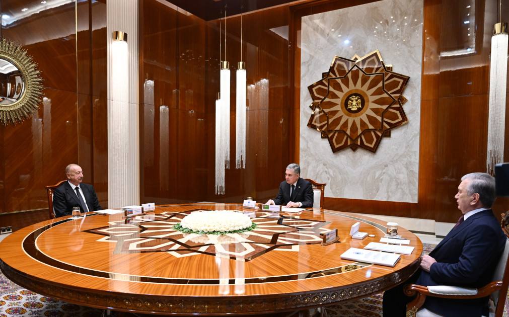 Liderlər mətbuata bəyanat verib