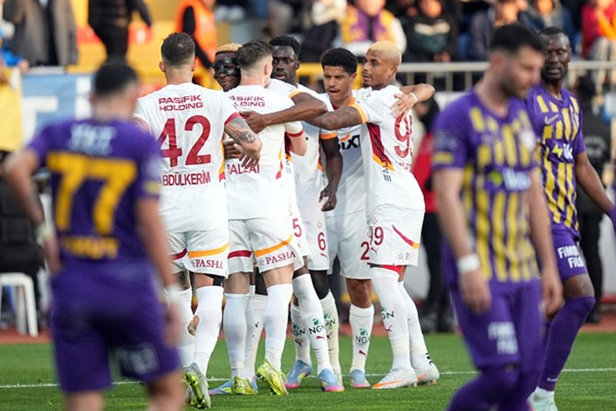\"Qalatasaray\" qələbələri sıralayır
