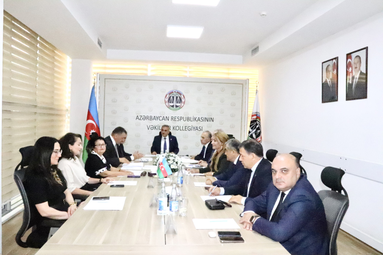Vəkilliyə namizədlər and içdi