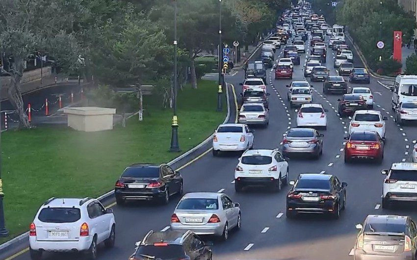 Hazırda 19 istiqamətdə tıxac var - SİYAHI