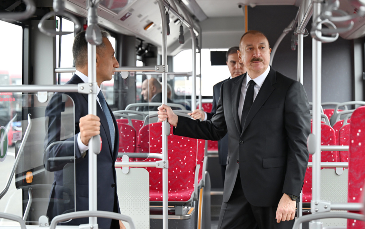 İlham Əliyev “BakuBus”ın Gəncə Avtoparkının açılışında - Fotolar