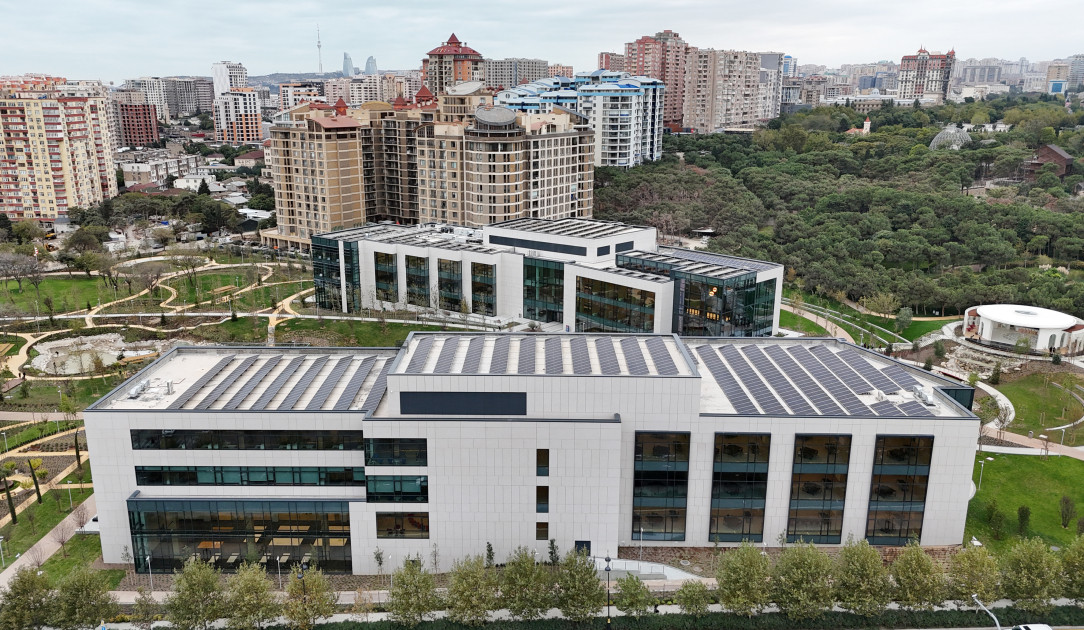 Bu gün açılışı olan universitetdən FOTOLAR