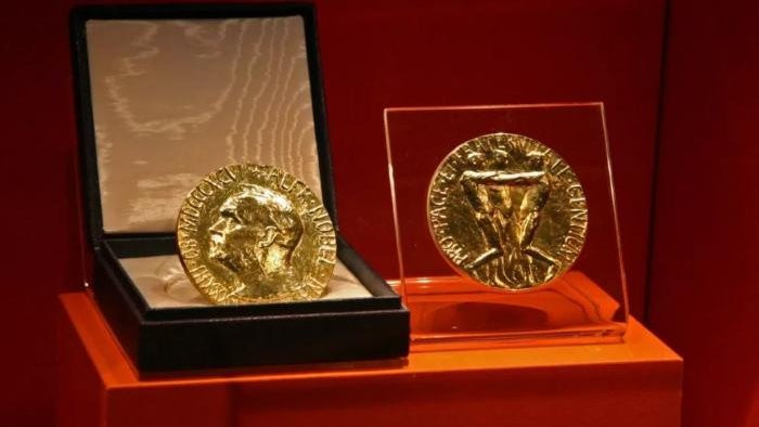 Tramp Nobel mükafatı ala bilmədi - Mükafat kimə verildi?