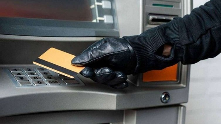 Bank kartlarından oğurluq edənlər saxlanıldı
