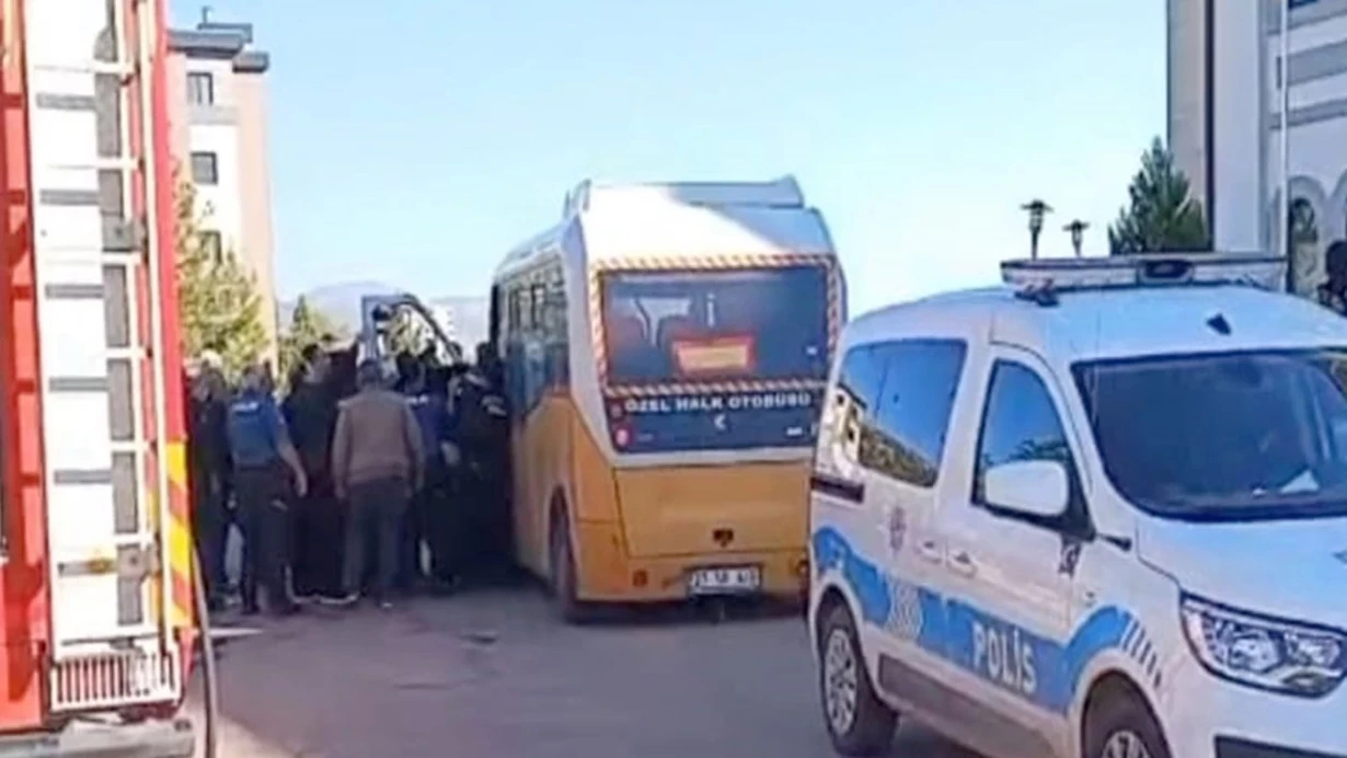 Polis cərimə yazdı - Maşınını və özünü yandırdı