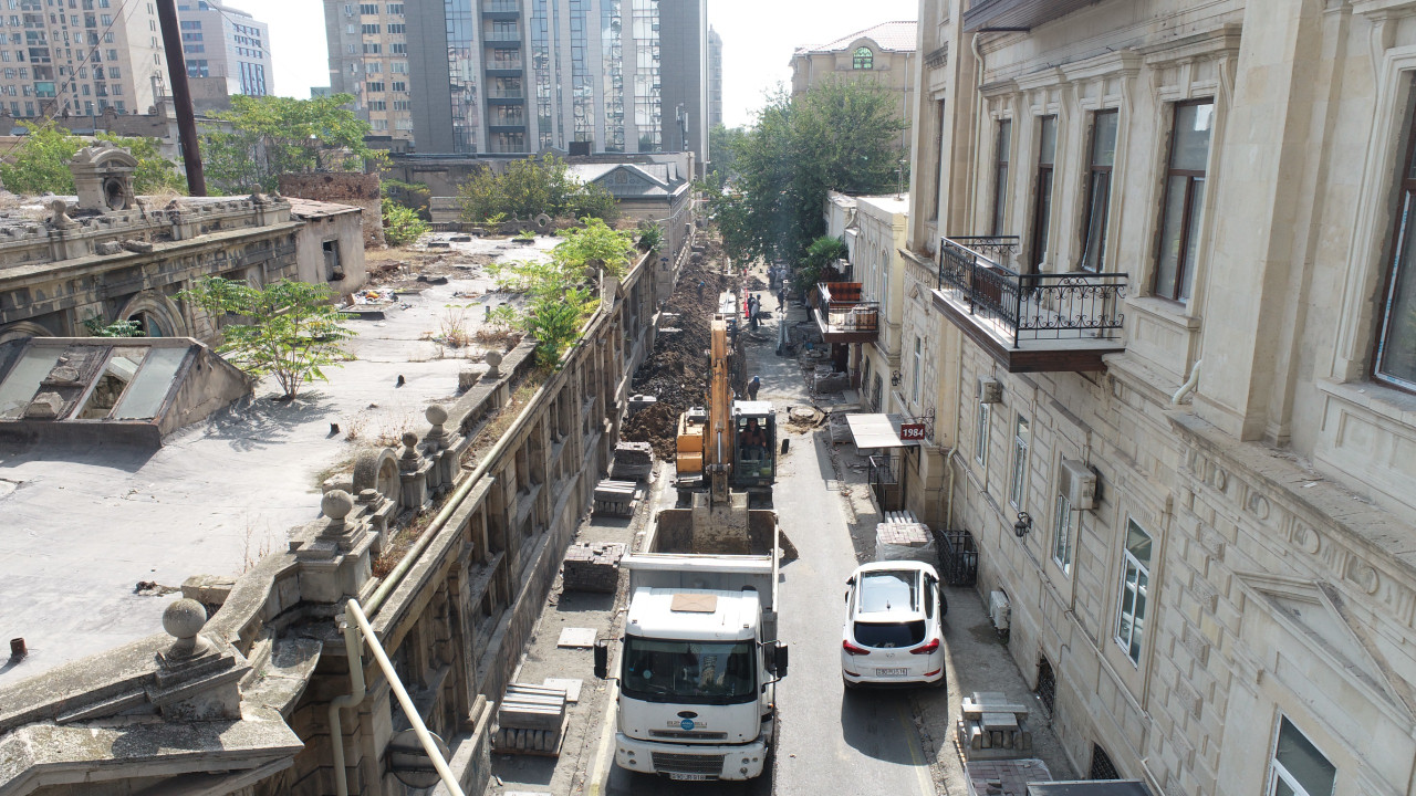 Bakının bu ərazilərində içməli su və kanalizasiya xətləri yenilənir - FOTO/VİDEO