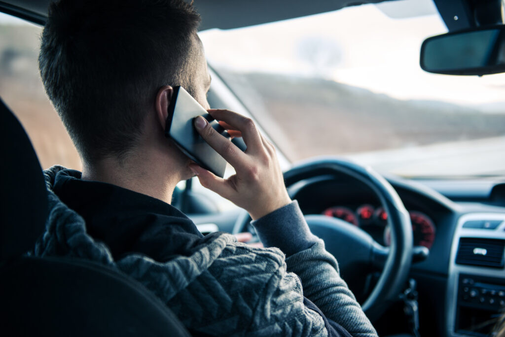 Telefonla danışan sürücülərə MÜRACİƏT