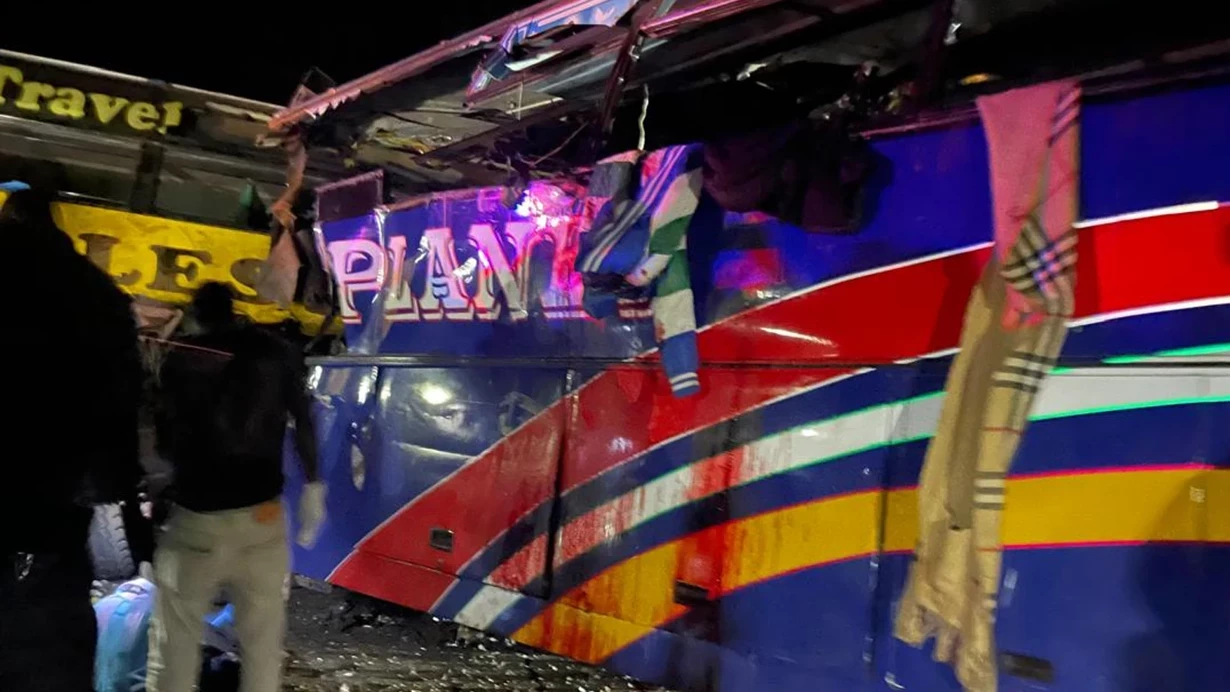 2 avtobus toqquşdu, azı 63 ölü var - Dəhşətli QƏZA