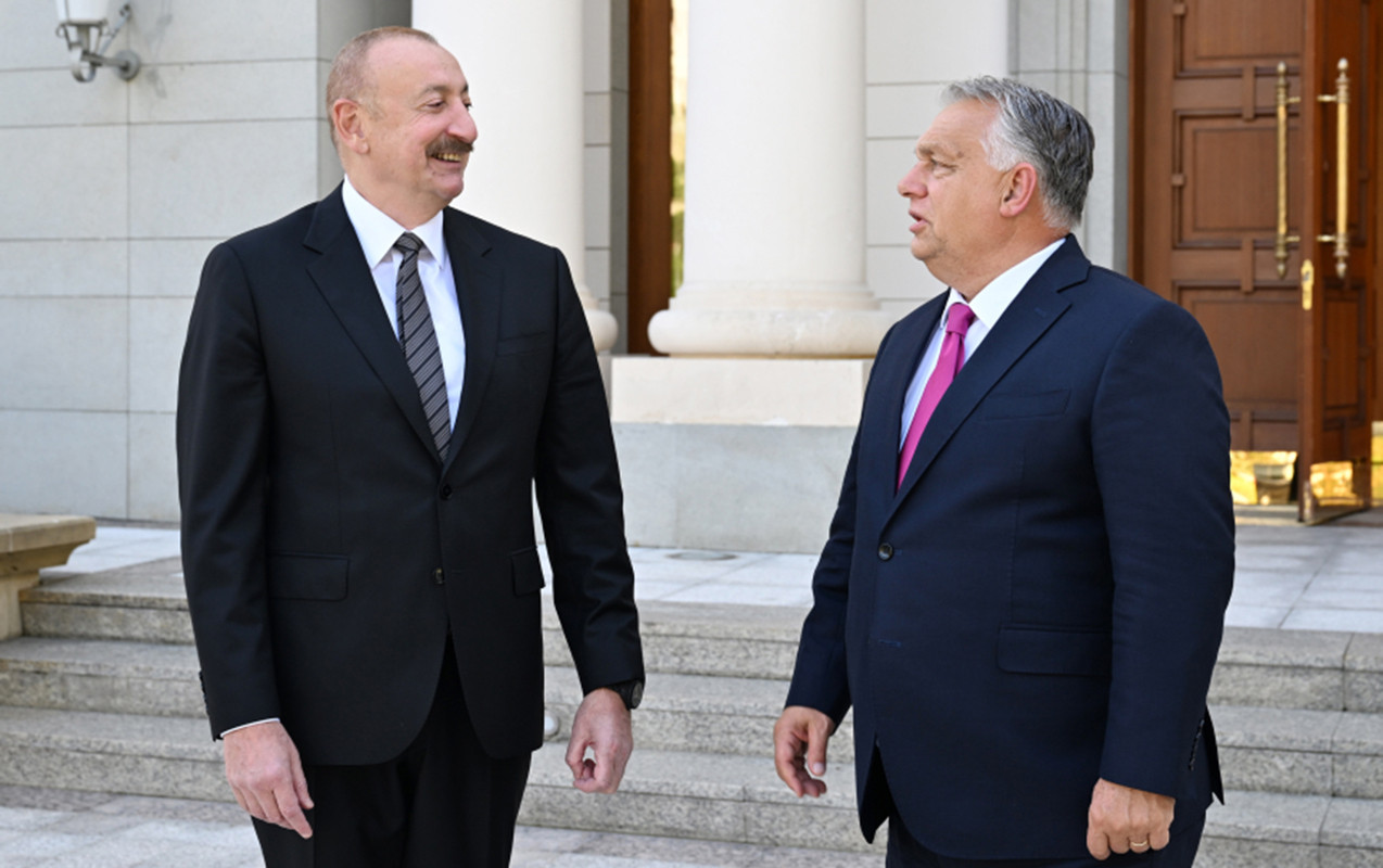 İlham Əliyev Orbanı təbrik etdi