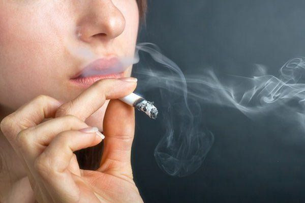 Siqaret çəkən qadınlara bəd xəbər