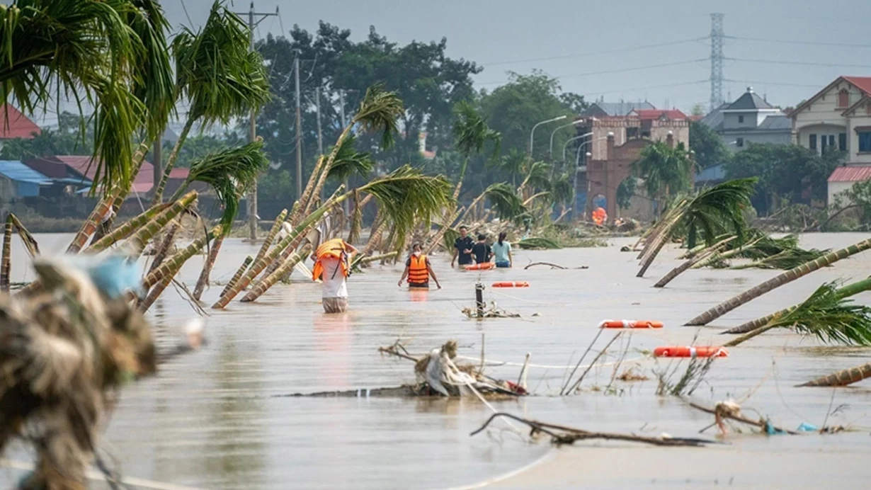 Vyetnamda FƏLAKƏT! Çox sayda ölü və itkin düşənlər var