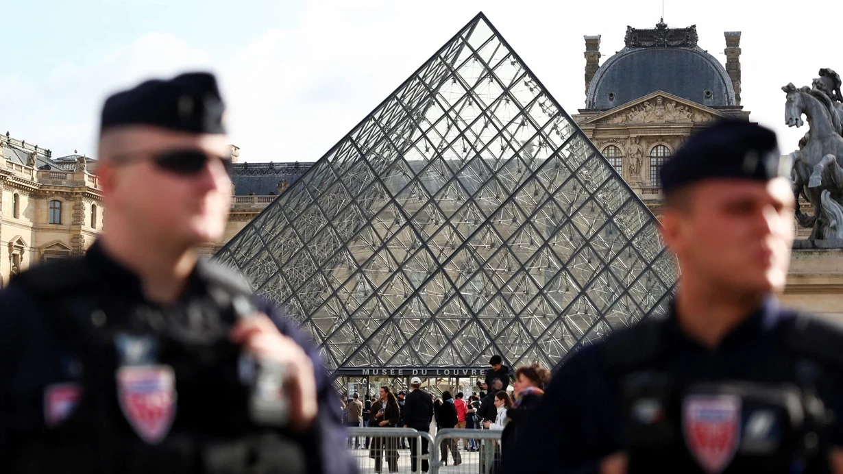 Dünyaca məşhur muzeydə 7 dəqiqəlik oğurluq - Həbs olundular