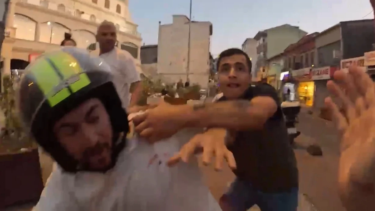 \"Yutuber\"i küçədə döydülər - Nə çəkirsən?